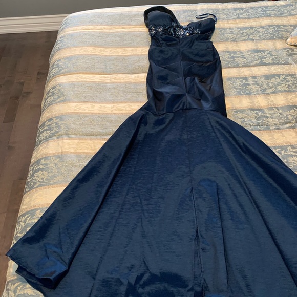 Beautiful prom dress or cocktail - Picture 2 of 4